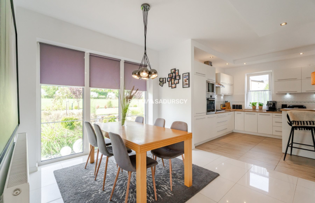 Dom wolnostojący 273 m², działka 18 ar – Węgrzce