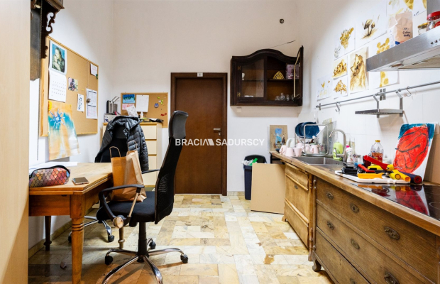 Centrum Krakowa. Lokal na parterze.