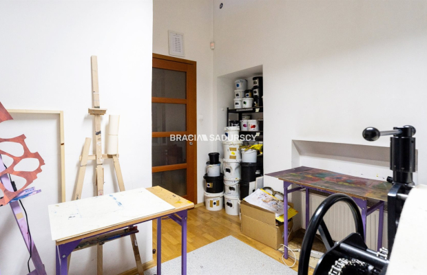 Centrum Krakowa. Lokal na parterze.