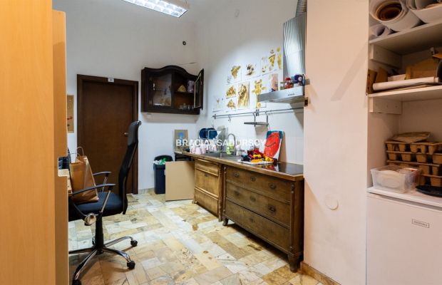 Centrum Krakowa. Lokal na parterze.