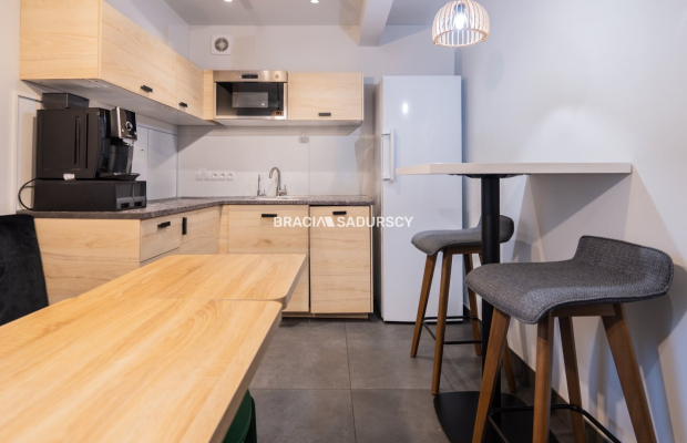 Budynek biurowy z możl. rozbudowy , 400m2 