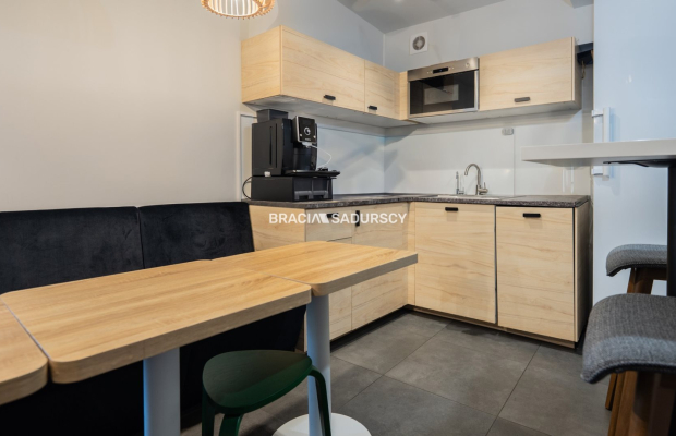 Budynek biurowy z możl. rozbudowy , 400m2 