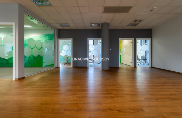 powierzchnia biurowa w nowoczesnym biurowcu