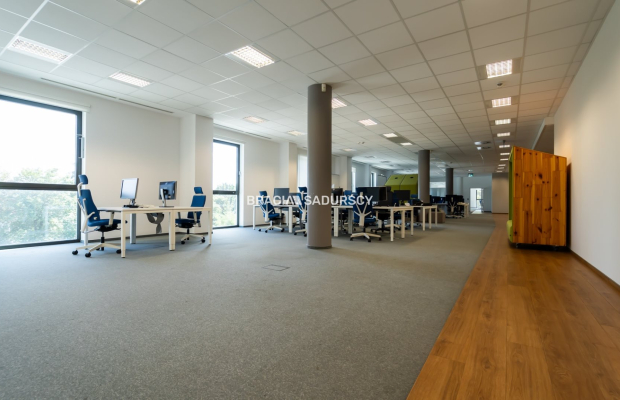 powierzchnia biurowa w nowoczesnym biurowcu