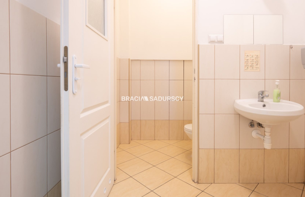 lokal 93m2 parter z witryna wynajem