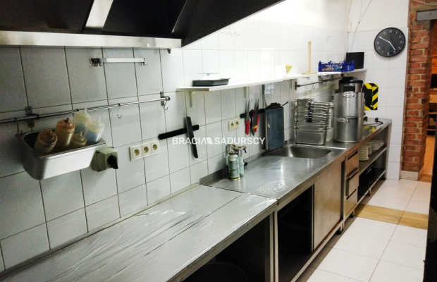 Do wynajęcia lokal parterowy handlowo-usługowy !!