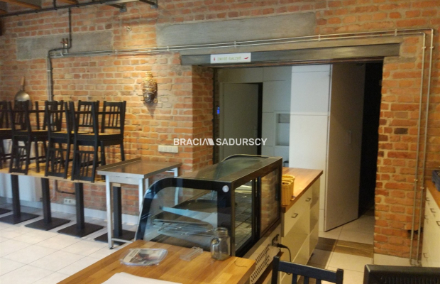 Do wynajęcia lokal parterowy handlowo-usługowy !!