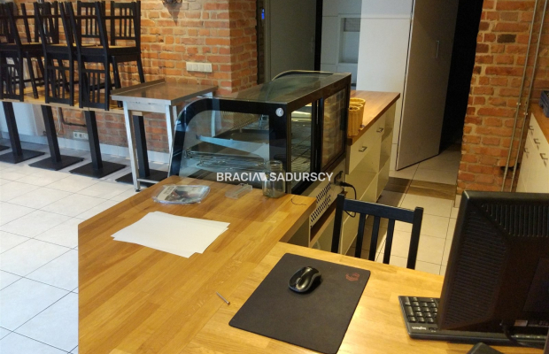 Do wynajęcia lokal parterowy handlowo-usługowy !!