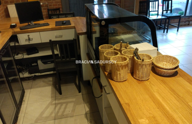 Do wynajęcia lokal parterowy handlowo-usługowy !!