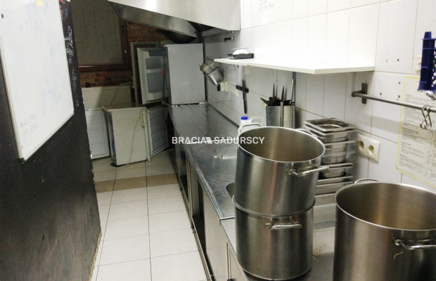 Do wynajęcia lokal parterowy handlowo-usługowy !!