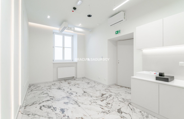 5 gabinetów zabiegowych / parking / ul. Józefińska
