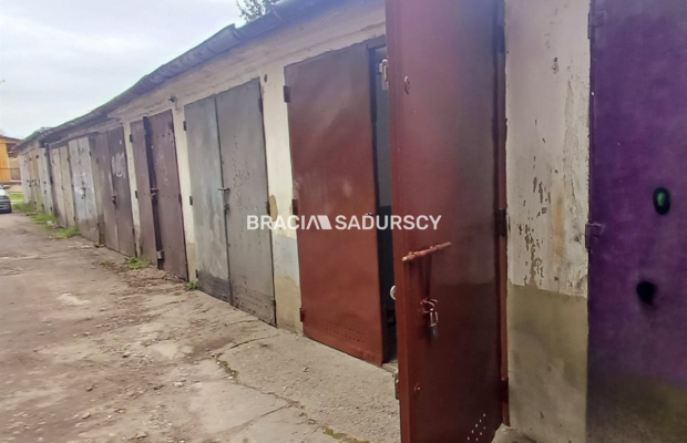 Garaz murowany ul. Spadochroniarzy