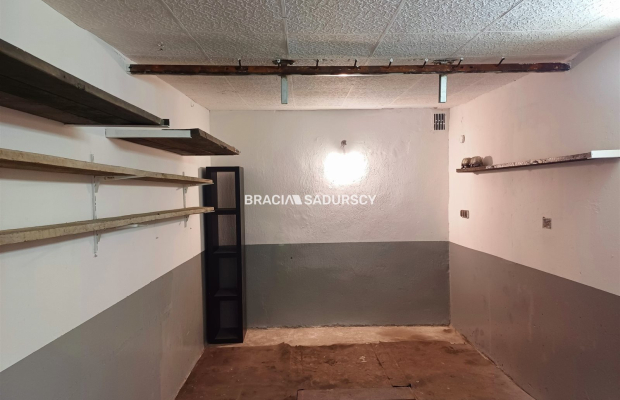 Garaz murowany ul. Spadochroniarzy