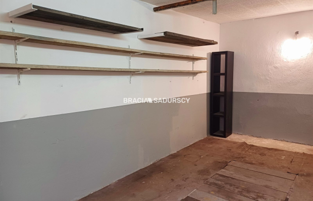 Garaz murowany ul. Spadochroniarzy