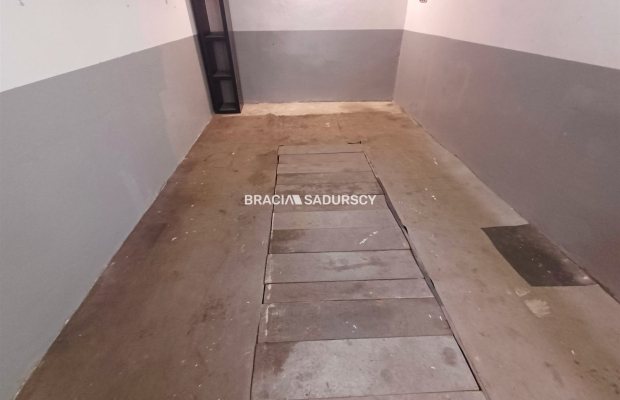 Garaz murowany ul. Spadochroniarzy