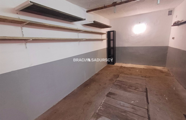 Garaz murowany ul. Spadochroniarzy