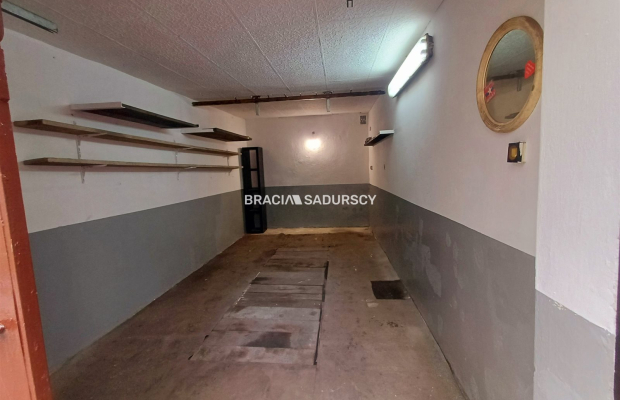 Garaz murowany ul. Spadochroniarzy