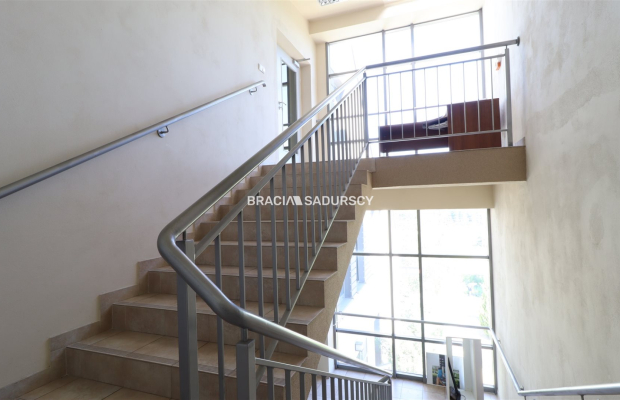 Kokotów, do wynajęcia lokal biurowo-ekspozycyjno-magazynowy - 326 m²  

 Oferujemy do wynajęcia przestronny lokal o powierzchni