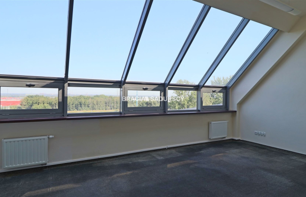 Kokotów, do wynajęcia lokal biurowo-ekspozycyjno-magazynowy - 326 m²  

 Oferujemy do wynajęcia przestronny lokal o powierzchni