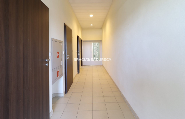 Kokotów, do wynajęcia lokal biurowo-ekspozycyjno-magazynowy - 326 m²  

 Oferujemy do wynajęcia przestronny lokal o powierzchni