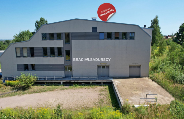 Kokotów, magazyn z częścią biurową 420 m2 - 10 500 zł.  
 
Do wynajęcia magazyn na parterze z powierzchnią biurową na II kondyg