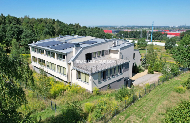 Kokotów, magazyn z częścią biurową 420 m2 - 10 500 zł.  
 
Do wynajęcia magazyn na parterze z powierzchnią biurową na II kondyg