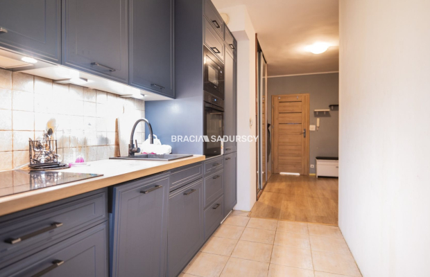 Narożne 3-pokojowe mieszkanie z balkonem!