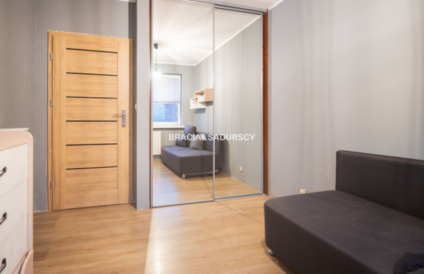 Narożne 3-pokojowe mieszkanie z balkonem!