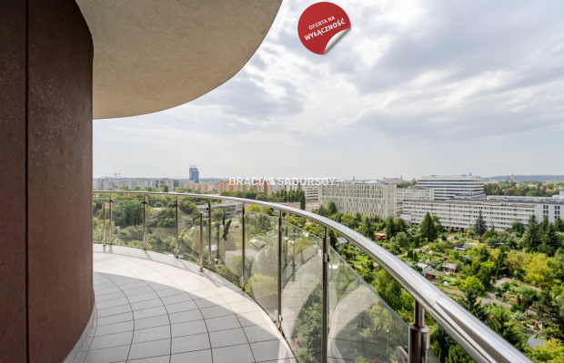 Grzegórzki Park z widokiem na panoramę Krakowa