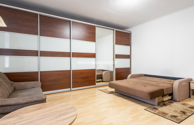 Nowa Huta, os. Szkolne. 1 - pokojowe mieszkanie o pow. 37,12 m 2 , tuż obok zalewu nowohuckiego.  
 
Zadbane 1 pokojowe mieszka