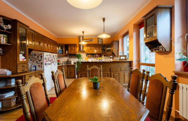 Działka z dwoma domami. Idzikowskiego.