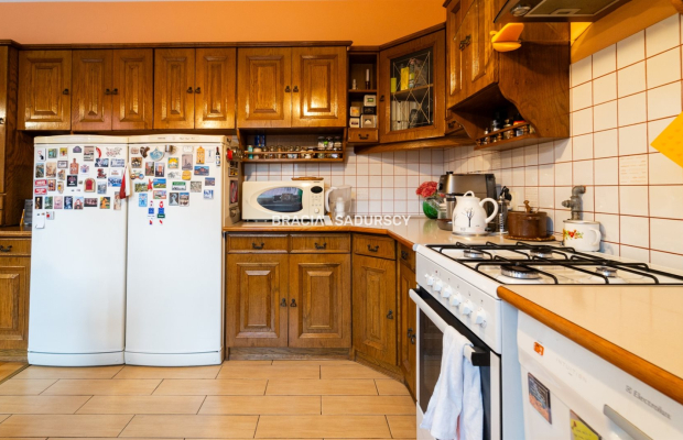 Działka z dwoma domami. Idzikowskiego.