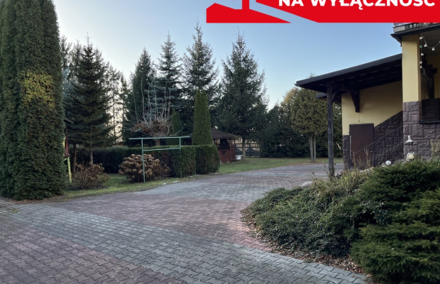 Dom wolnostojący  z częścią handlową w Dęblinie.