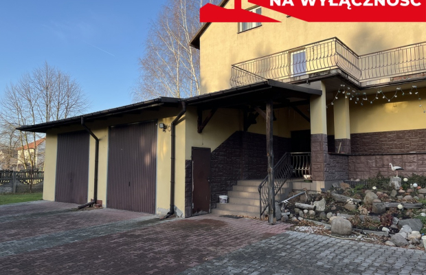 Dom wolnostojący  z częścią handlową w Dęblinie.