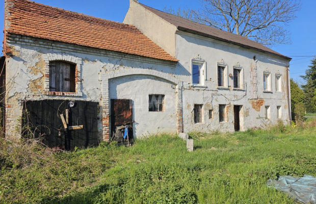 Kochlice, dom z działką, cena 219 000 zł, sprzedam.  
  
Przedmiotem sprzedaży jest poniemiecki dom wolnostojący z poddaszem ni