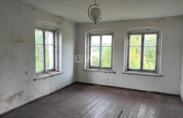 Kochlice, dom z działką, cena 219 000 zł, sprzedam.  
  
Przedmiotem sprzedaży jest poniemiecki dom wolnostojący z poddaszem ni