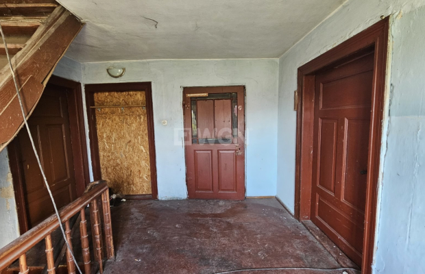 Kochlice, dom z działką, cena 219 000 zł, sprzedam.  
  
Przedmiotem sprzedaży jest poniemiecki dom wolnostojący z poddaszem ni