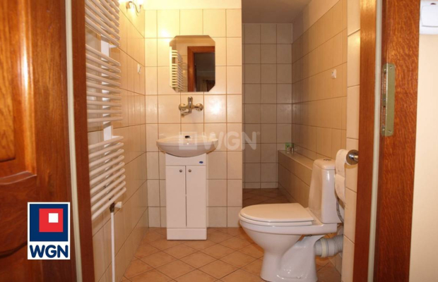 Nowa Sól, obiekt hotelowy, sprzedam, 3 200 000 zł.  
  
Nieruchomość zabudowana jest zespołem gastronomiczno-hotelowym (hotel i