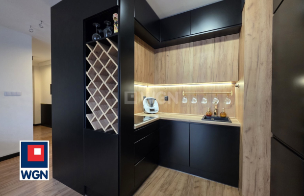 Na sprzedaż przestronne, nowoczesne i funkcjonalne mieszkanie o powierzchni 70 m2, zlokalizowane w nowym budownictwie.  
  
Lok