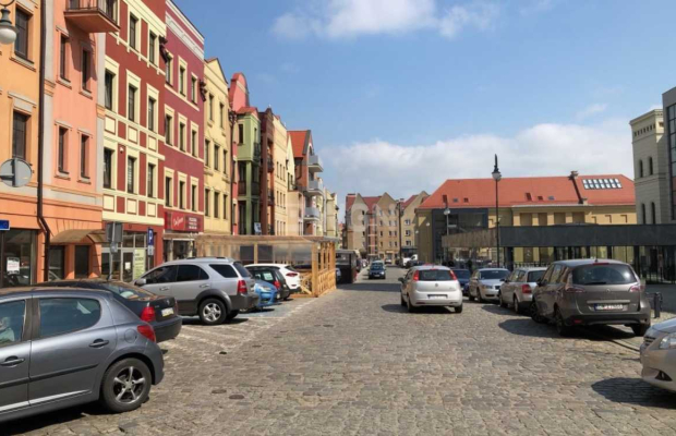 Głogów, Kamienica Stare Miasto, pow całkowita 663,15m2, 2 800 000 zł, sprzedam.  
  
Na sprzedaż atrakcyjna kamienica w centrum