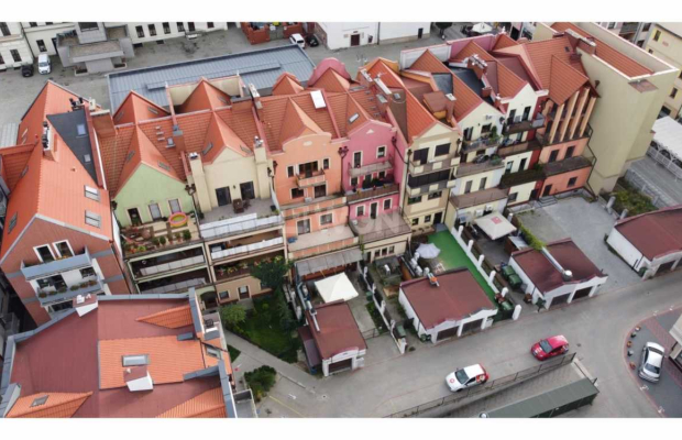 Głogów, Kamienica Stare Miasto, pow całkowita 663,15m2, 2 800 000 zł, sprzedam.  
  
Na sprzedaż atrakcyjna kamienica w centrum
