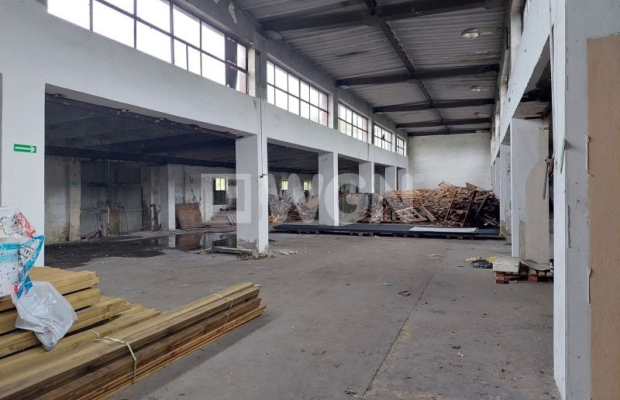 Przemków, hala, magazyn, plac utwardzony, wynajmę, cena 5000 zł (netto).  
  
Do wynajęcia duży obiekt składający się z kilku h
