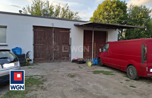 Głogów, warsztat samochodowy, działka 13,5 ara, sprzedam 1 100 000 PLN.  
  
Na sprzedaż warsztat samochodowy o powierzchni 120