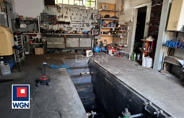 Głogów, warsztat samochodowy, działka 13,5 ara, sprzedam 1 100 000 PLN.  
  
Na sprzedaż warsztat samochodowy o powierzchni 120