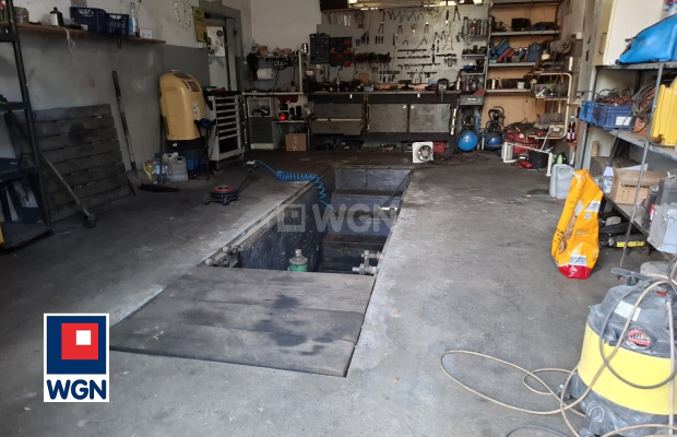 Głogów, warsztat samochodowy, działka 13,5 ara, sprzedam 1 100 000 PLN.  
  
Na sprzedaż warsztat samochodowy o powierzchni 120