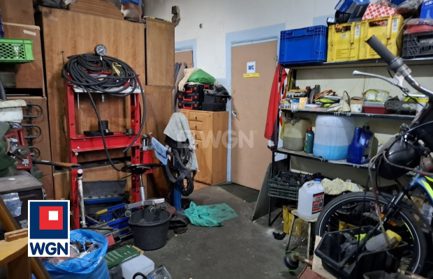 Głogów, warsztat samochodowy, działka 13,5 ara, sprzedam 1 100 000 PLN.  
  
Na sprzedaż warsztat samochodowy o powierzchni 120