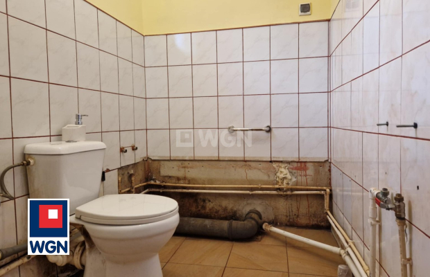 Małomice, mieszkanie 1 pokój, 39 m2, cena 122 000 zł, sprzedam.  
  
Na sprzedaż duża kawalerka na parterze w 4- rodzinnej kami