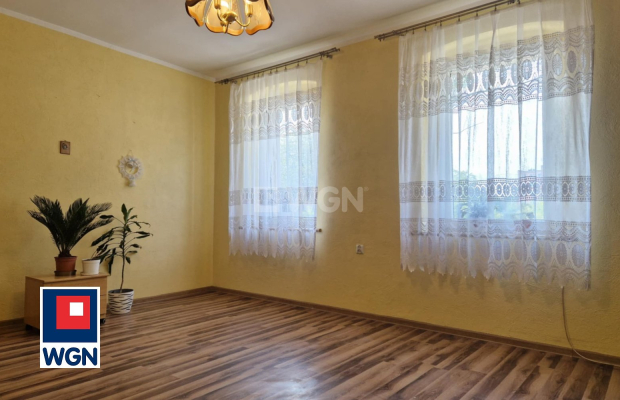 Małomice, mieszkanie 1 pokój, 39 m2, cena 122 000 zł, sprzedam.  
  
Na sprzedaż duża kawalerka na parterze w 4- rodzinnej kami