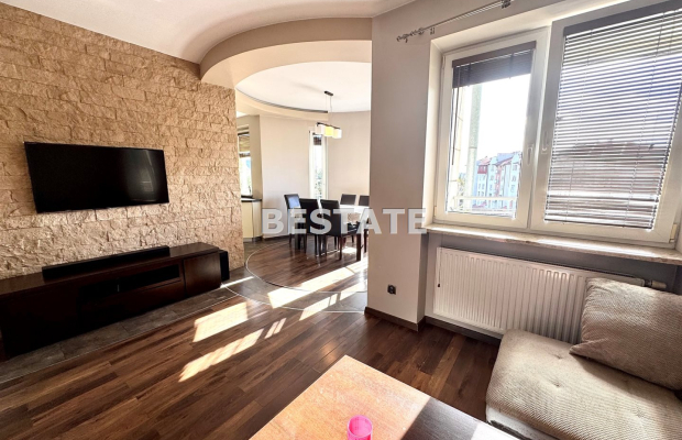 Przestronny apartament z garażem, teren zamknięty