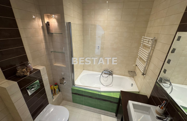 Przestronny apartament z garażem, teren zamknięty